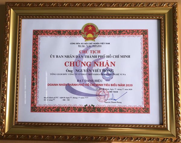 Chứng nhận Doanh nhân Thành phố Hồ Chí Minh tiêu biểu năm 2020 được UBND trao tặng cho ông Nguyễn Viết Hồng, TGĐ Vina CHG.