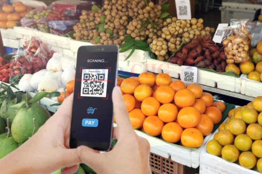 Quét mã QR các sản phẩm trái cây