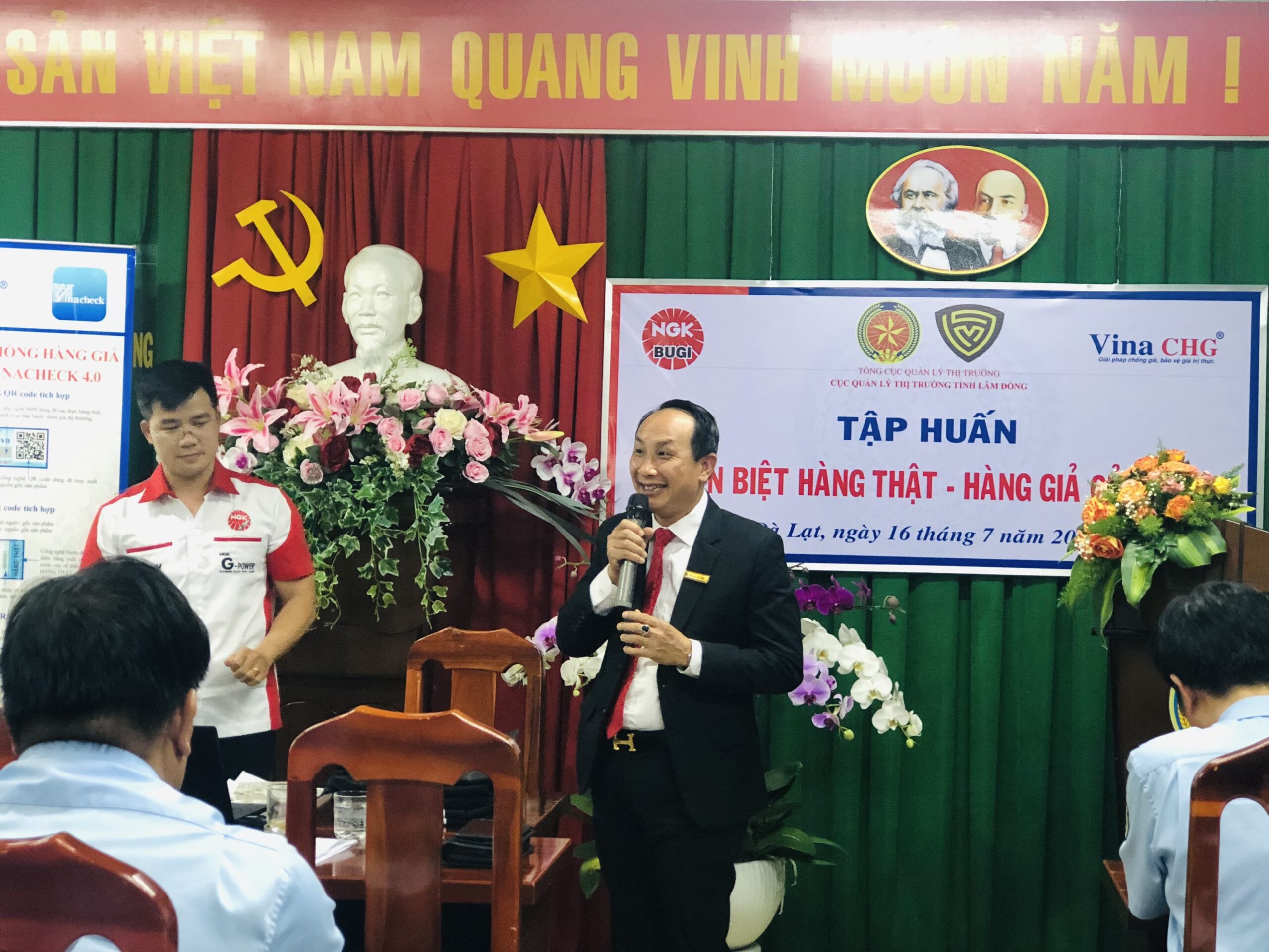 Ông Nguyễn Viết Hồng TGĐ Vina CHG đánh giá cao nỗ lực của NGK trong công tác chống hàng giả và chia sẻ về các giải pháp chống giả hiện nay.