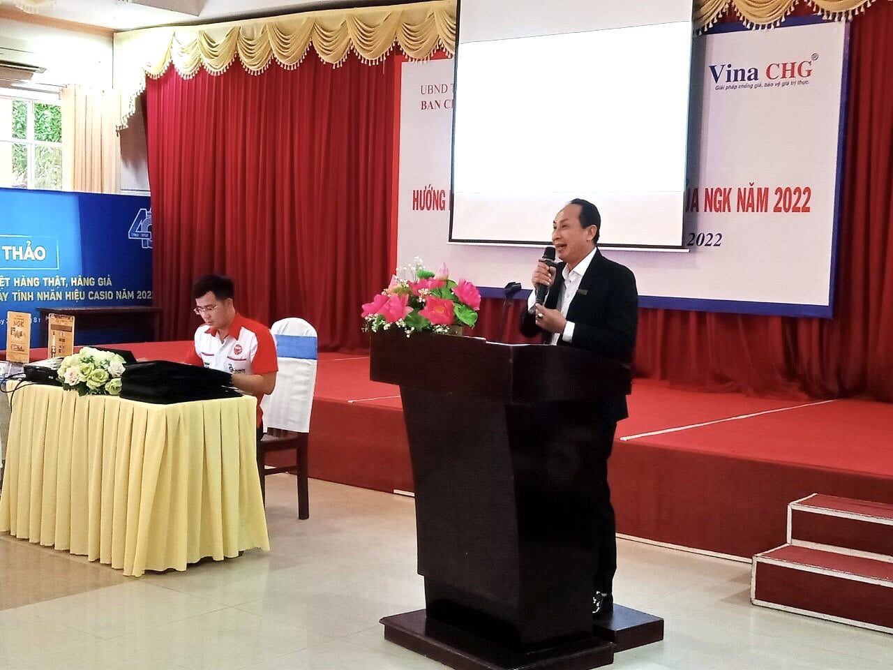 Ông Nguyễn Viết Hồng - TGĐ Vina CHG chia sẻ về các giải pháp chống hàng giả áp dụng nền tảng số, công nghệ truy xuất nguồn gốc tích hợp chống hàng giả.