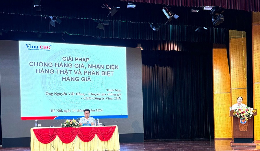 Ông Nguyễn Viết Hồng trình bày giải pháp chống giả tại hội thảo