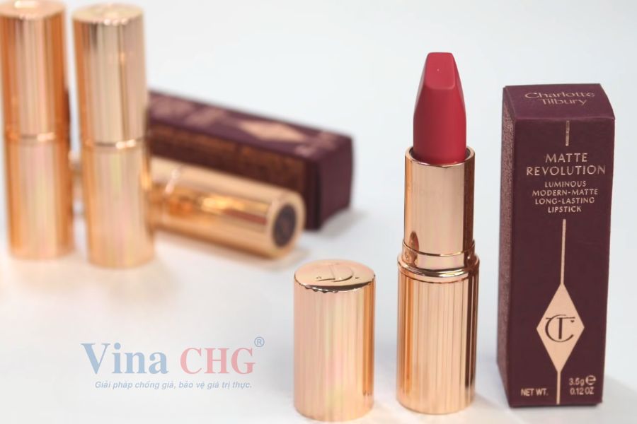 Son Charlotte Tilbury