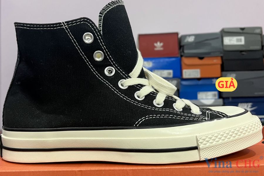 Midsole trên giày converse giả