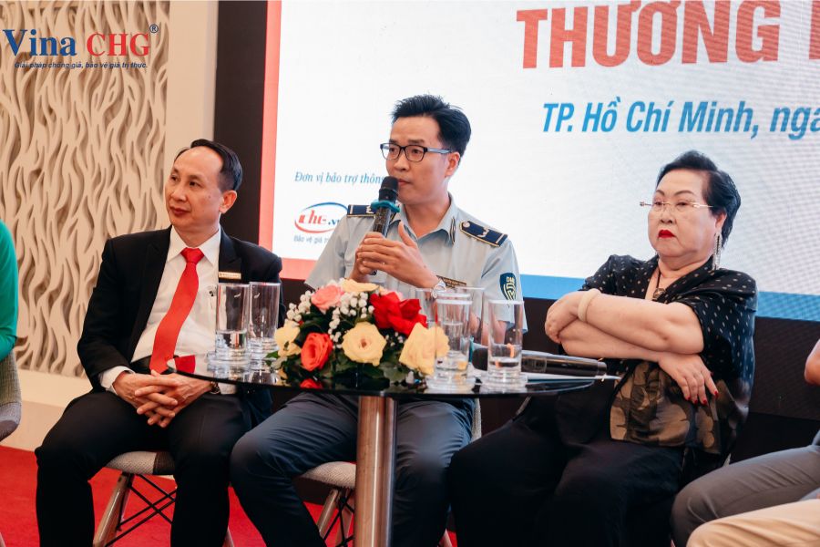 Đại diện quản lý thị trường phát biểu tại hội thảo do Vina CHG phối hợp tổ chức