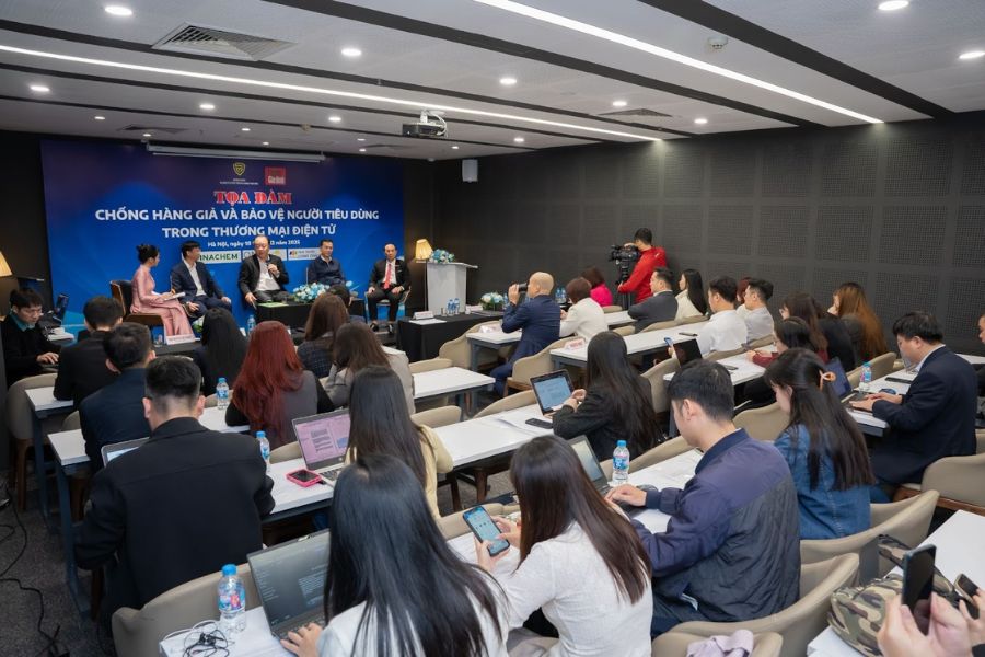 Ông Trần Hữu Linh Cục trưởng cục quản lý và phát triển thị trường trong nước