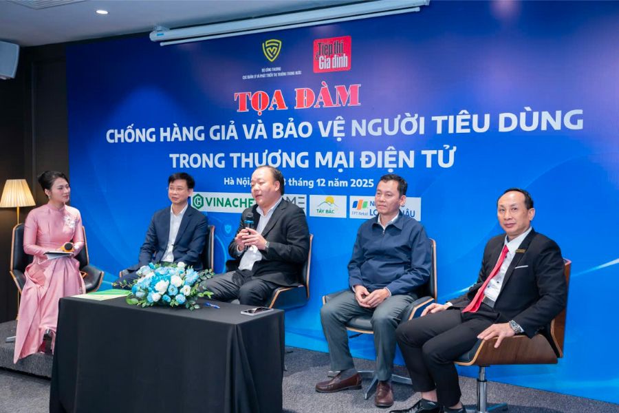 Ông Trần Hữu Linh Cục trưởng Cục Quản lý và Phát triển thị trường trong nước phát biểu