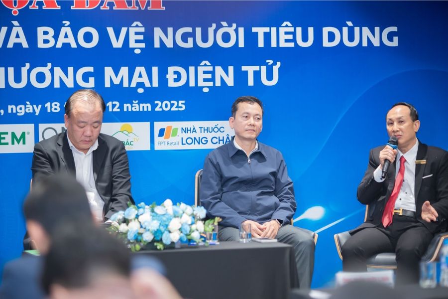 Ông Nguyễn Viết Hồng tổng giám đốc công ty Vina CHG phát biểu tại Tọa đàm