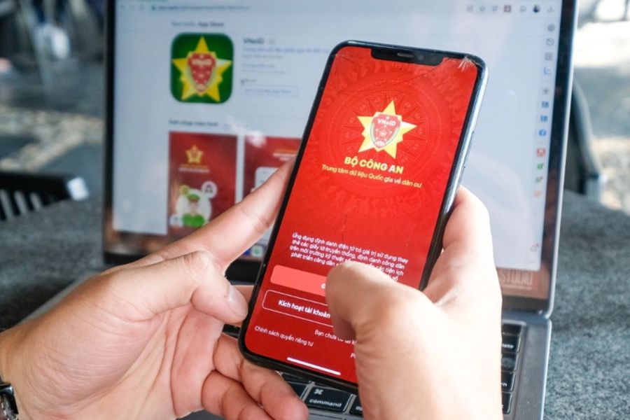 Điện thoại có ung dụng Vneid