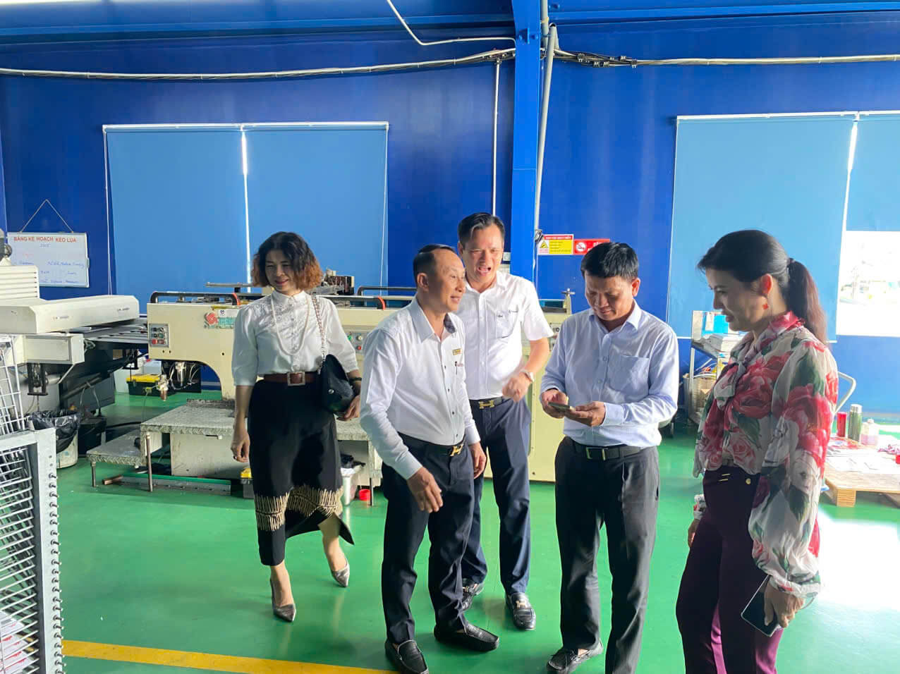 Chủ tịch UBND Phường An Phú Đông thăm Vina CHG