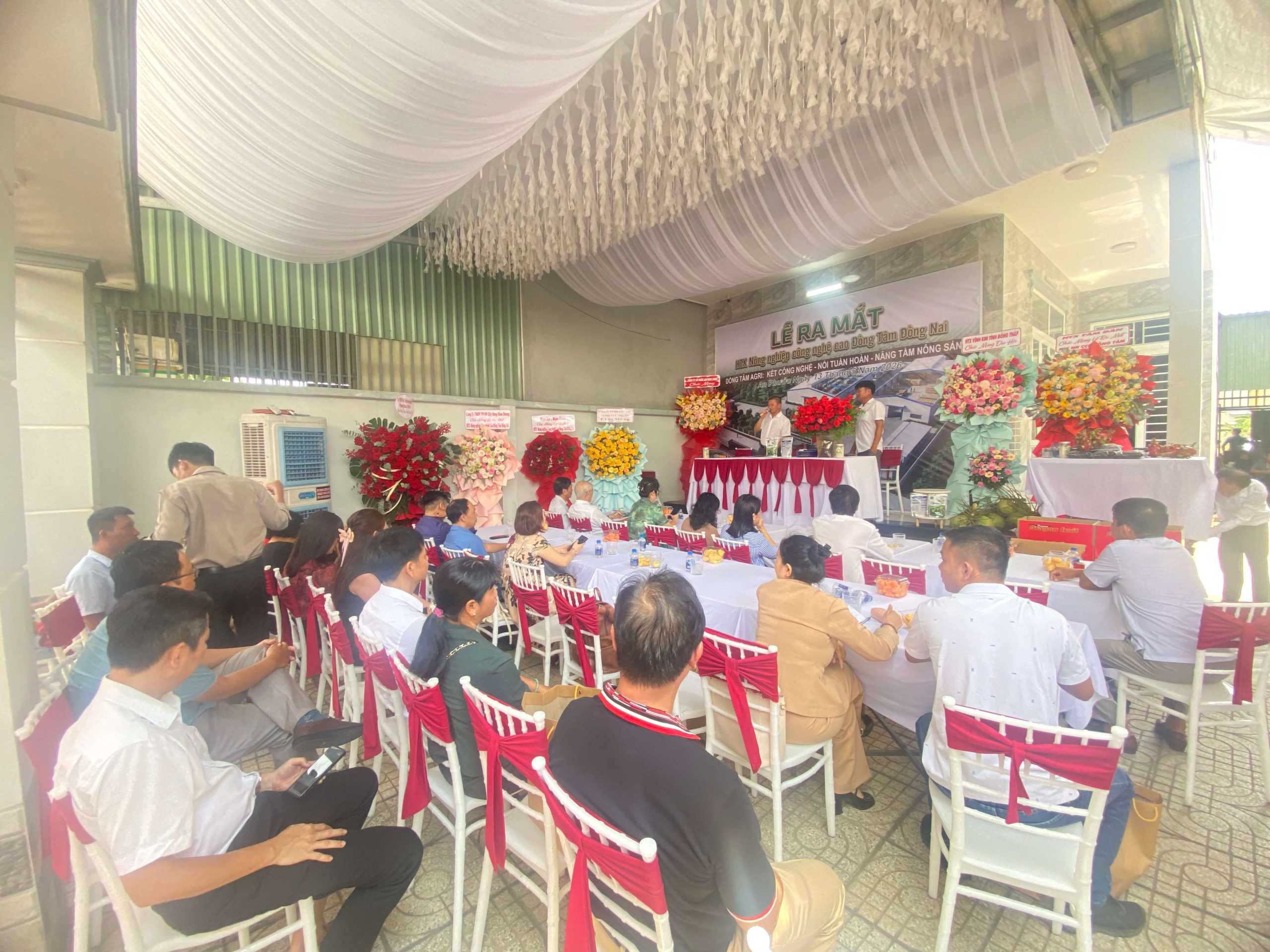 Toàn cảnh lễ ra mắt