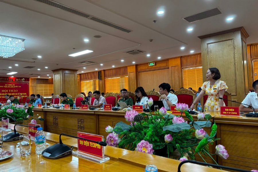 Bà Nguyễn Thị Kim – đại diện Vina CHG khu vực miền Bắc phát biểu, đóng góp ý kiến tại Hội thảo.
