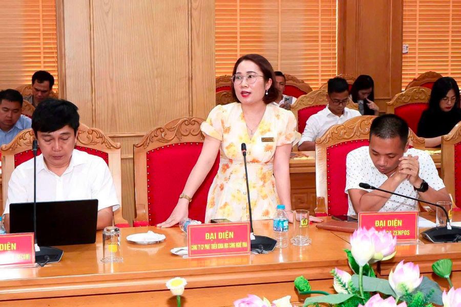 Bà Nguyễn Thị Kim – đại diện Vina CHG khu vực miền Bắc phát biểu, đóng góp ý kiến tại Hội thảo