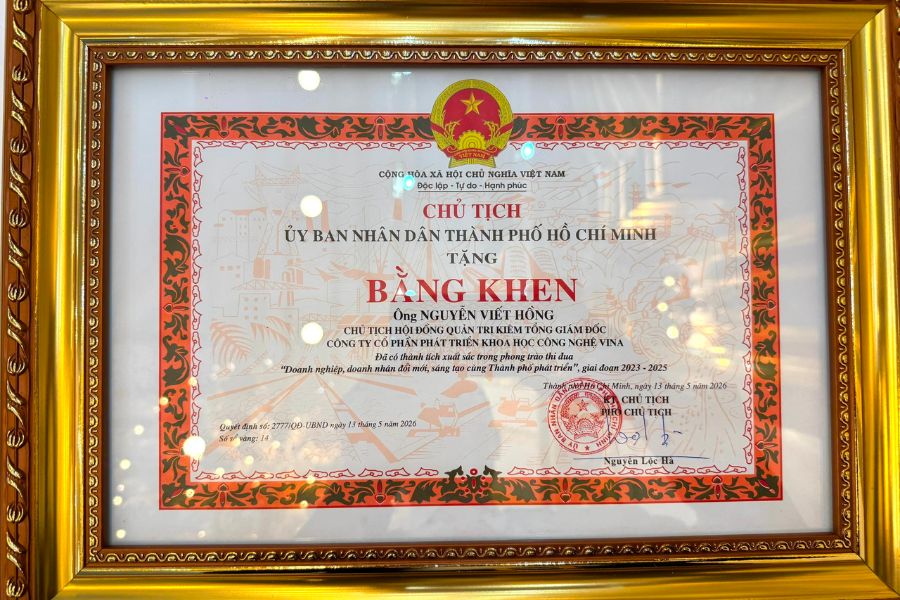 Bằng khen của Chủ tịch UBND TP.HCM tặng ông Nguyễn Viết Hồng, Chủ tịch HĐQT kiêm Tổng giám đốc Vina CHG, vì thành tích xuất sắc trong phong trào thi đua 'Doanh nghiệp, doanh nhân đổi mới, sáng tạo cùng Thành phố phát triển' giai đoạn 2023-2025. Quyết định số 2777/QĐ-UBND ngày 13/5/2026.