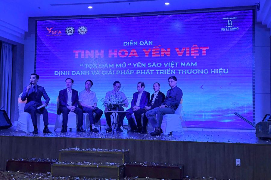 Ông Nguyễn Viết Hồng cùng các chuyên gia chia sẻ về giải pháp chống hàng giả cho ngành yến sào Việt Nam