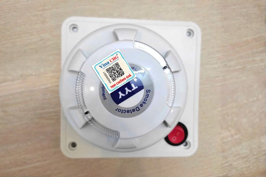 Tem chống hàng giả QR Code của Vina CHG trên đầu báo khói